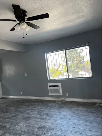 $2,700 | 120 West 73rd Street, Los Angeles, CA 90003
