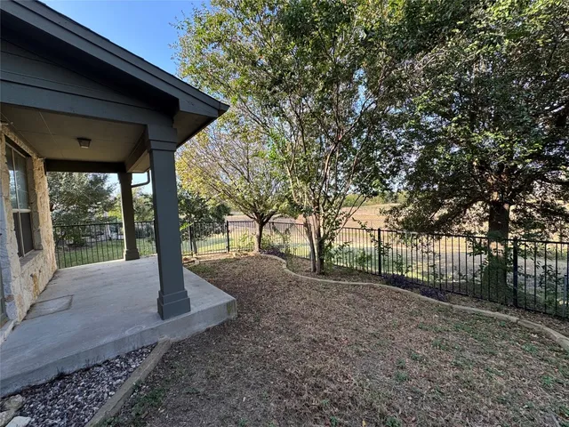 a view of a house with backyard and tree
