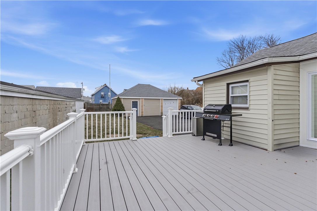 215 Kenyon Avenue Pawtucket, RI 02861 - Photo 5 of 30