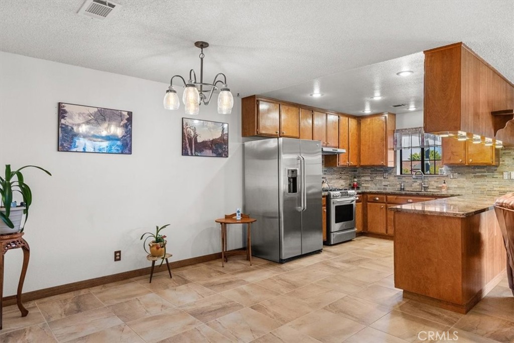 19613 Meadows Road Tehachapi, CA 93561 - Photo 10 of 51 Dining Area & Kitchen.