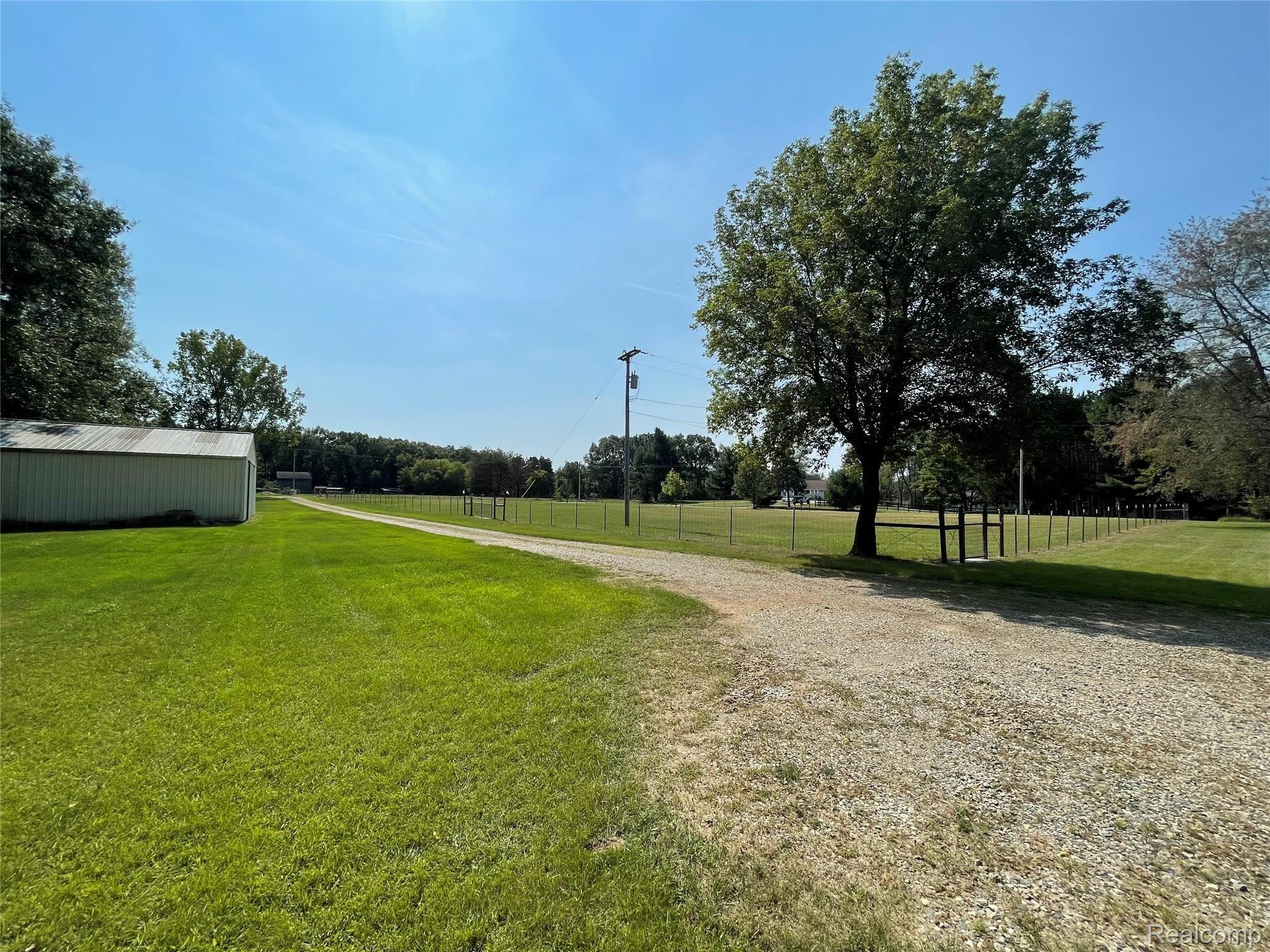 210 Michael Road Lapeer, MI 48446 - Photo 8 of 35 IMG_3257.jpg