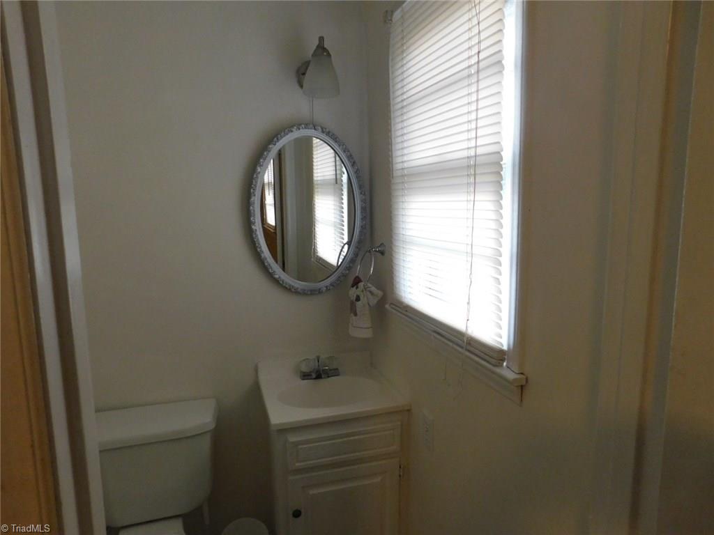 1926 Hill Road Lexington, NC 27292 - Photo 12 of 18 MASTER BATH