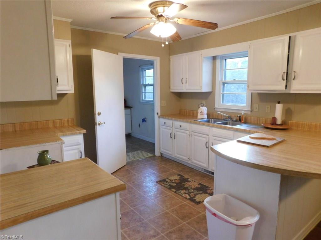 1926 Hill Road Lexington, NC 27292 - Photo 6 of 18 KITCHEN