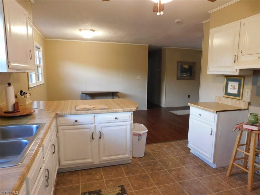 1926 Hill Road Lexington, NC 27292 - Photo 7 of 18 KITCHEN