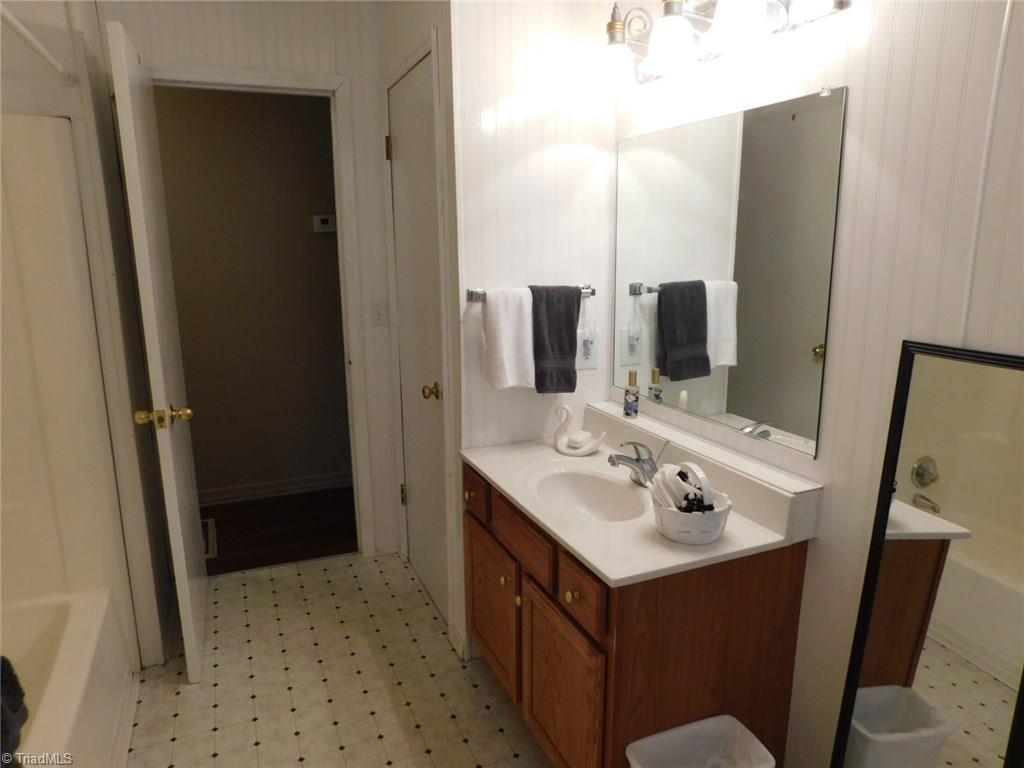 1926 Hill Road Lexington, NC 27292 - Photo 10 of 18 FULL BATH