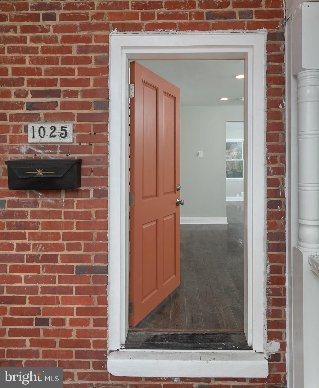 1025 St Dunstans Road Baltimore, MD 21212 - Photo 4 of 29