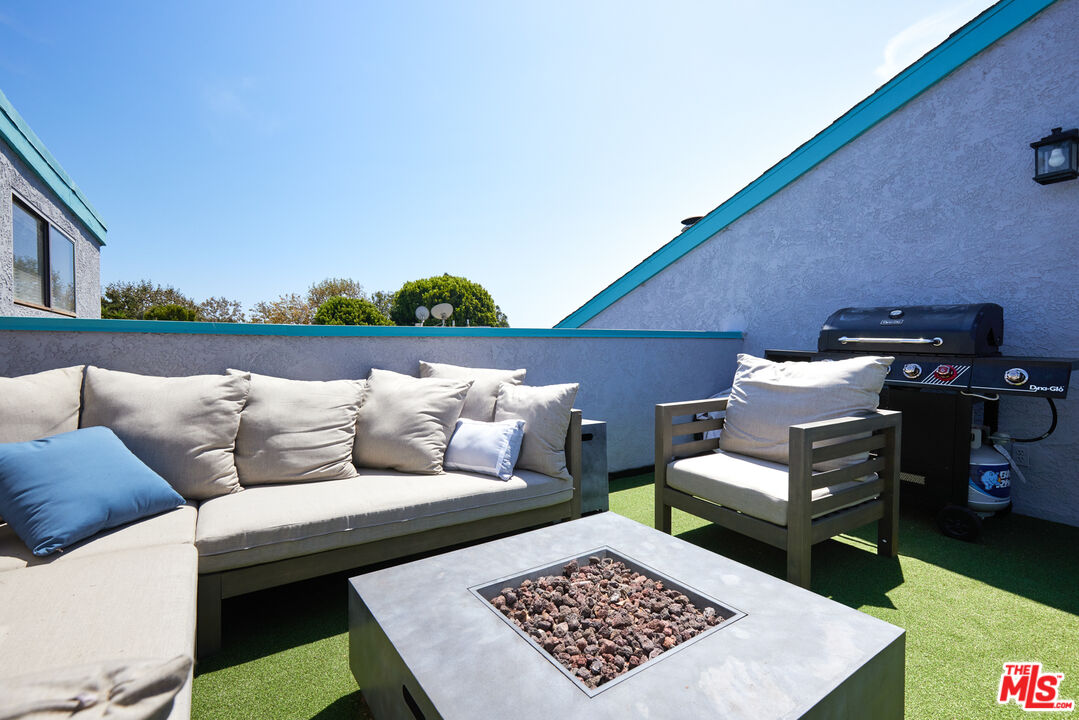 29231 Heathercliff Road, Unit 2 Malibu, CA 90265 - Photo 16 of 26