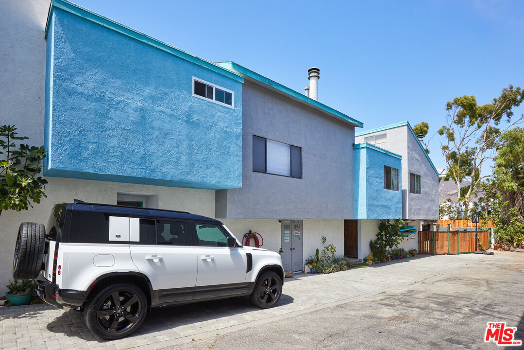 29231 Heathercliff Road, Unit 2 Malibu, CA 90265 - Photo 2 of 26