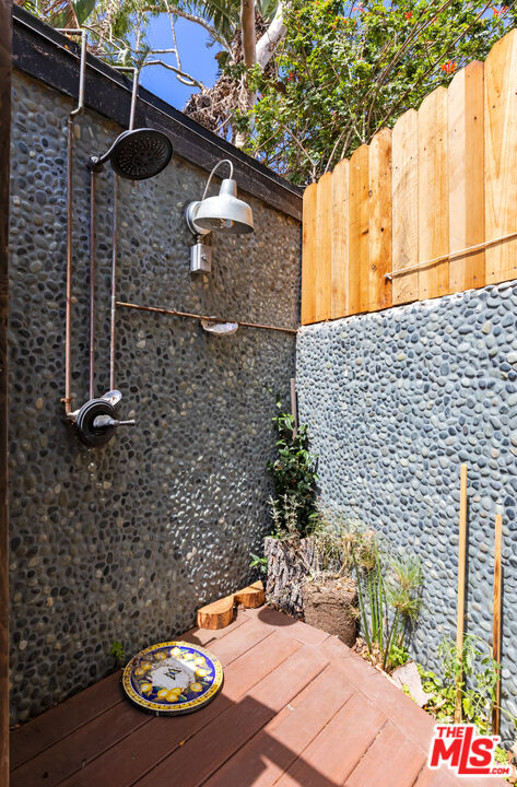 29231 Heathercliff Road, Unit 2 Malibu, CA 90265 - Photo 24 of 26