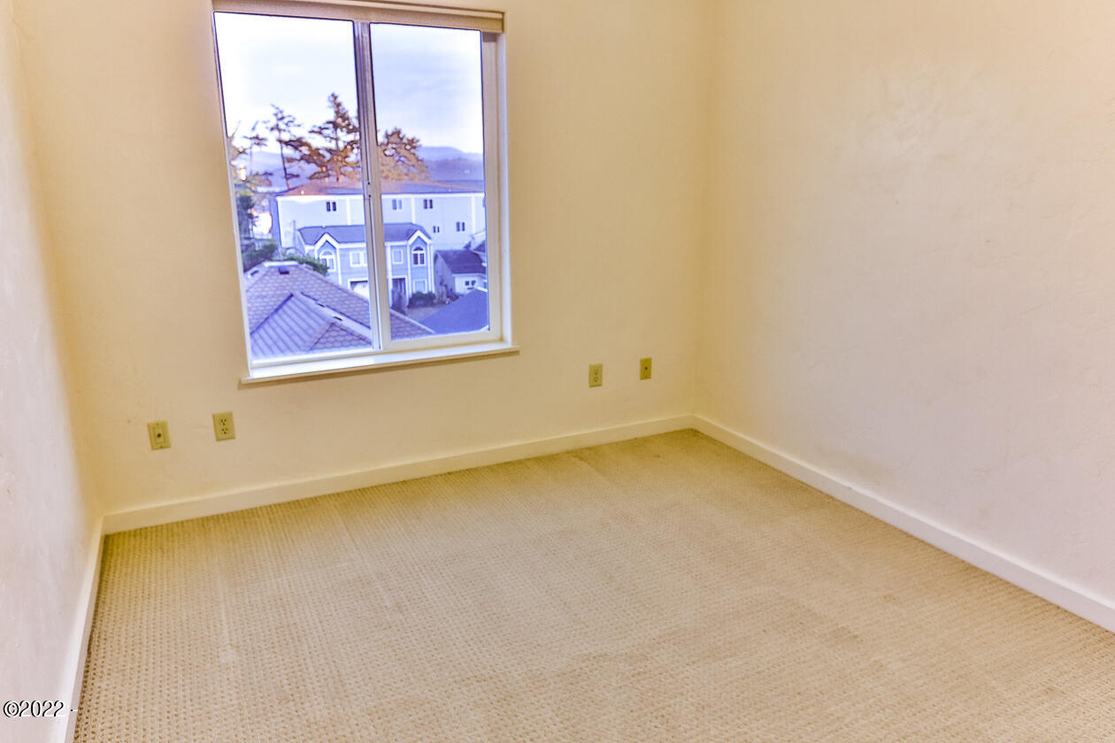 935 Southwest 11th Street Newport, OR 97365 - Photo 25 of 43 bedroom. #3