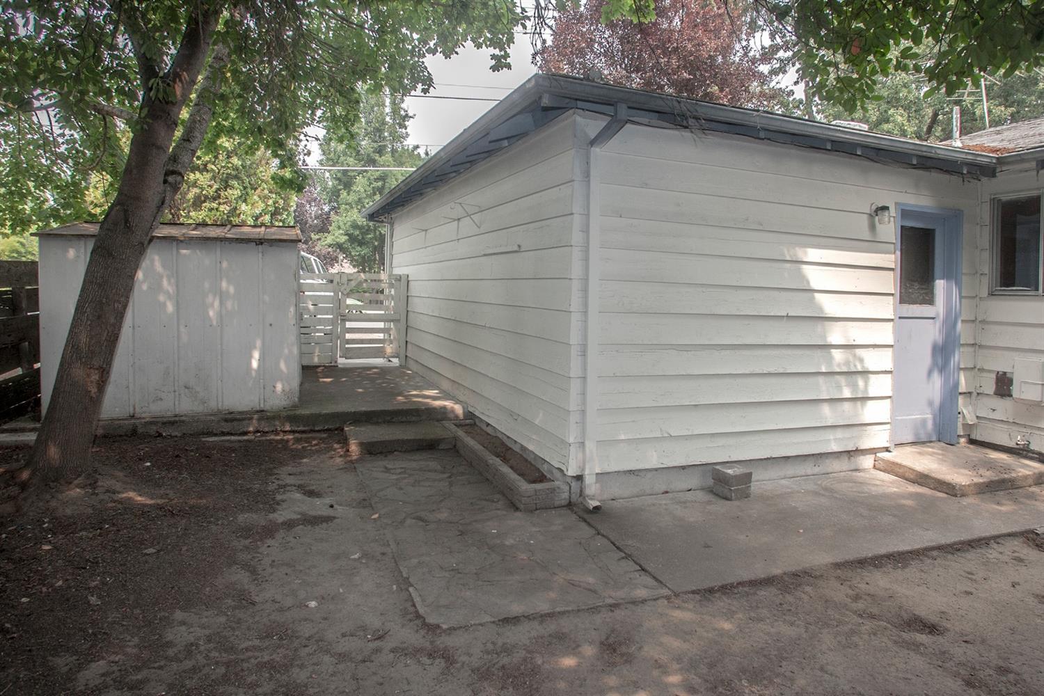 1496 Morrow Road Medford, OR 97504 - Photo 16 of 20 Additional off-street parking area in fr