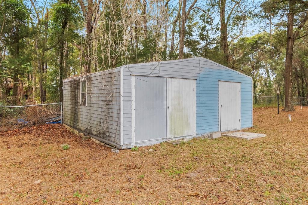 7670 Southwest 80th Place Ocala, FL 34476 - Photo 40 of 44 a backyard of a house