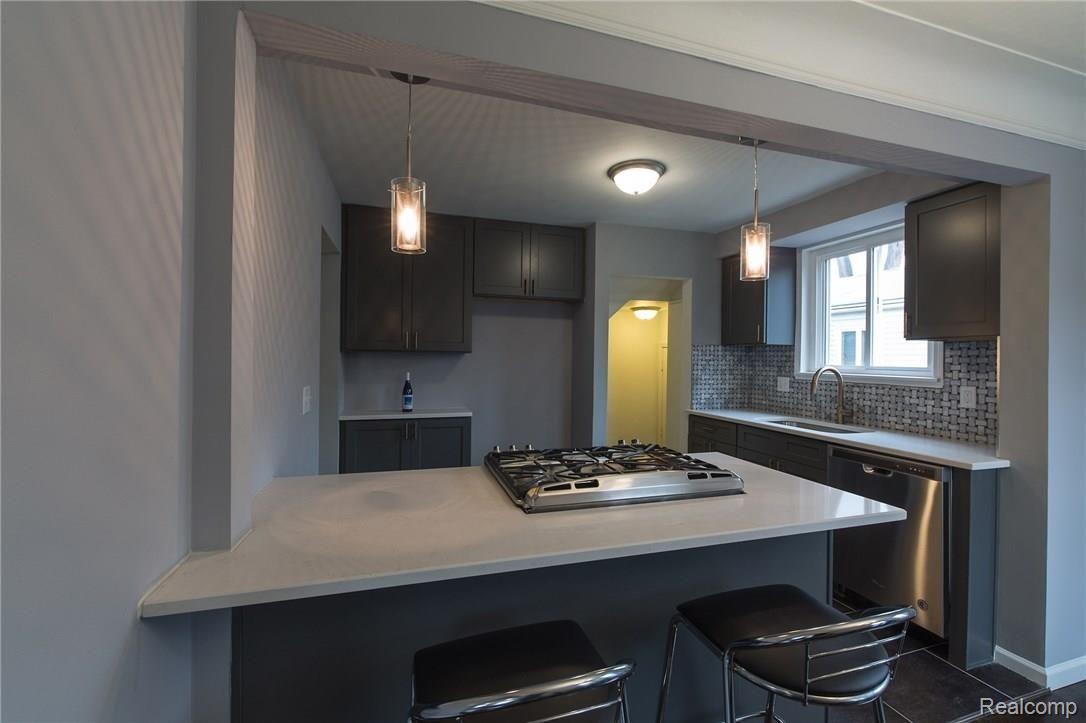 800 Columbia Road Berkley, MI 48072 - Photo 9 of 29 800columbia-13.jpg