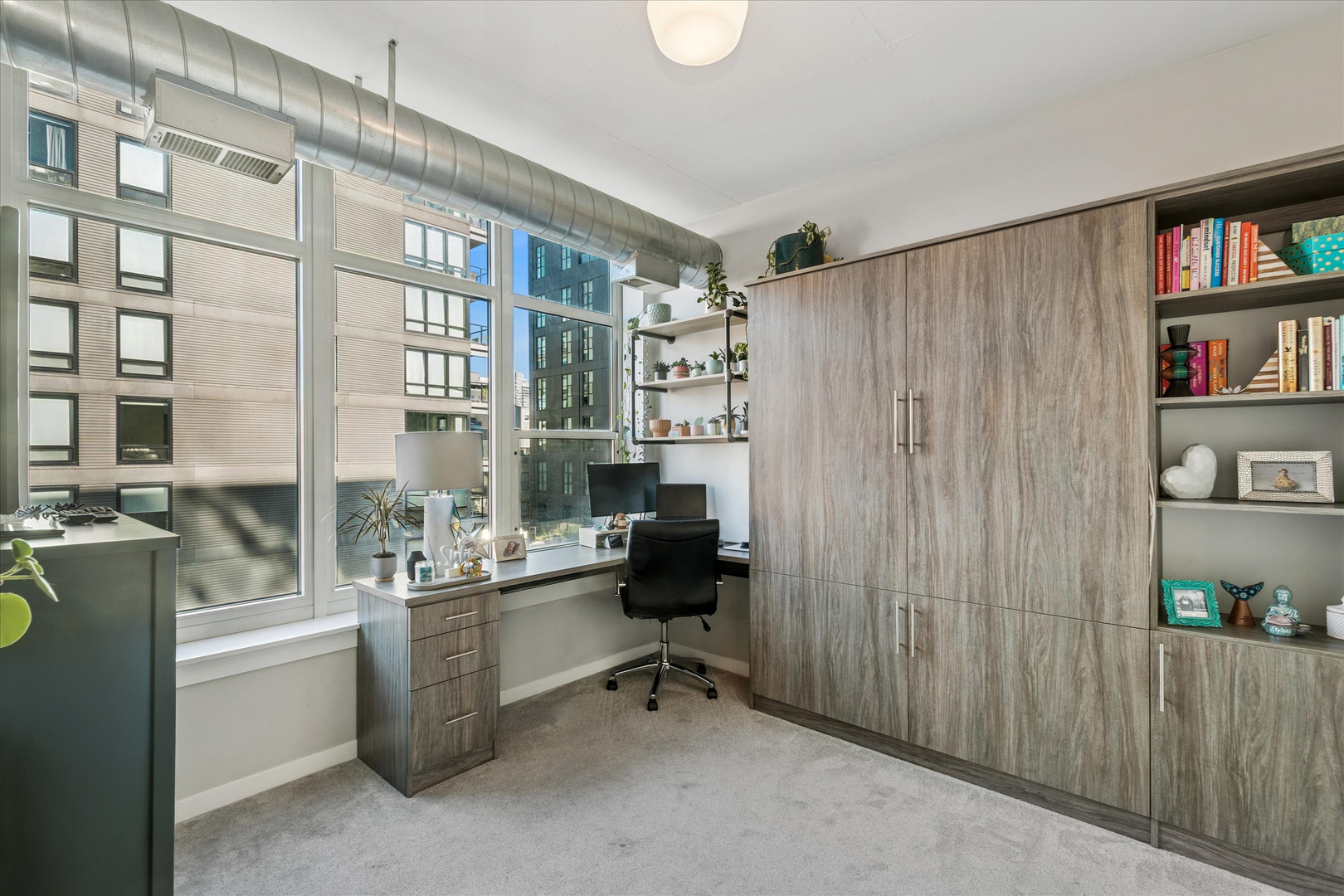 909 West Washington Boulevard, Unit 508 Chicago, IL 60607 - Photo 15 of 20 a room with a book shelf and a bookshelf