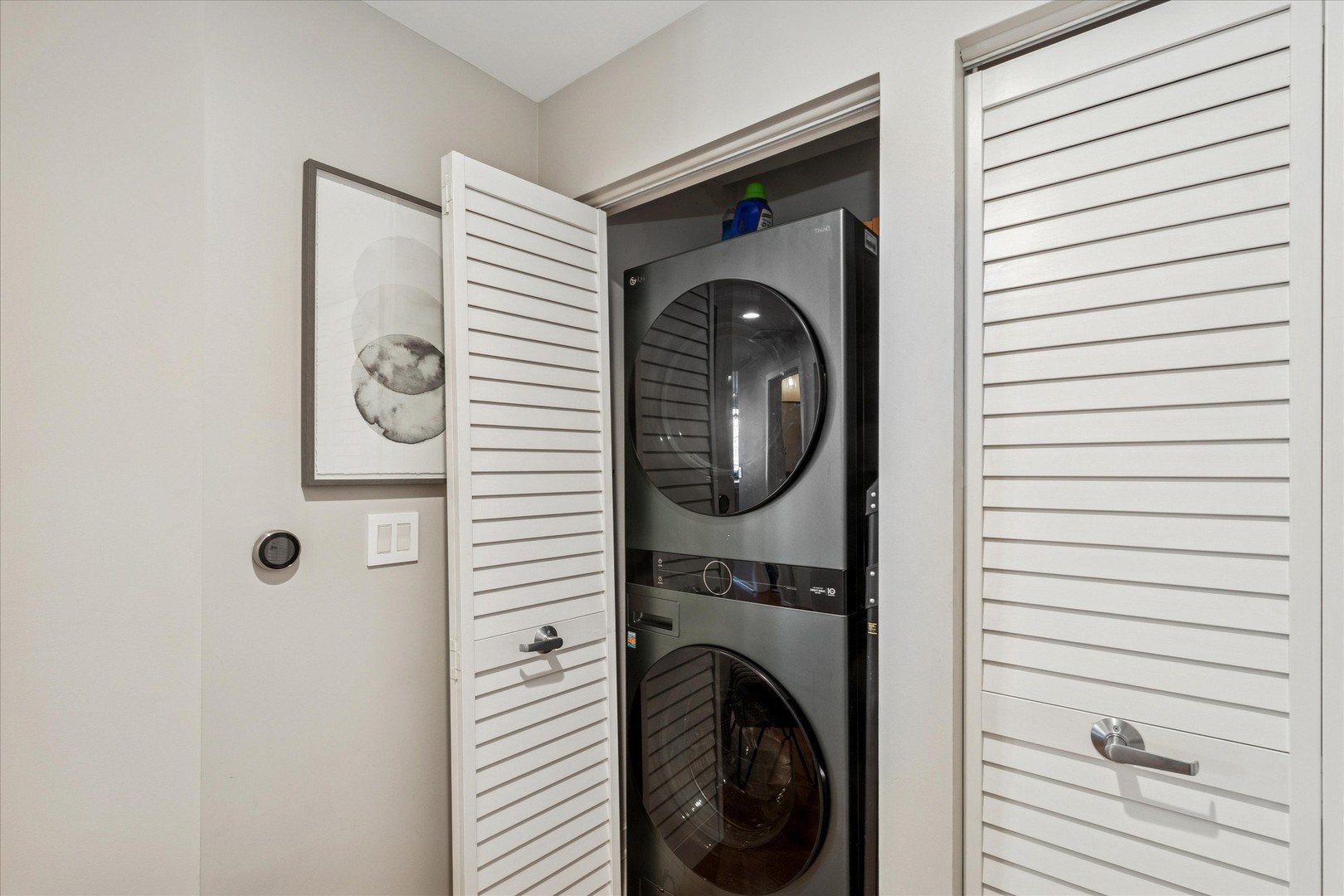 909 West Washington Boulevard, Unit 508 Chicago, IL 60607 - Photo 17 of 20 a utility room with dryer and washer