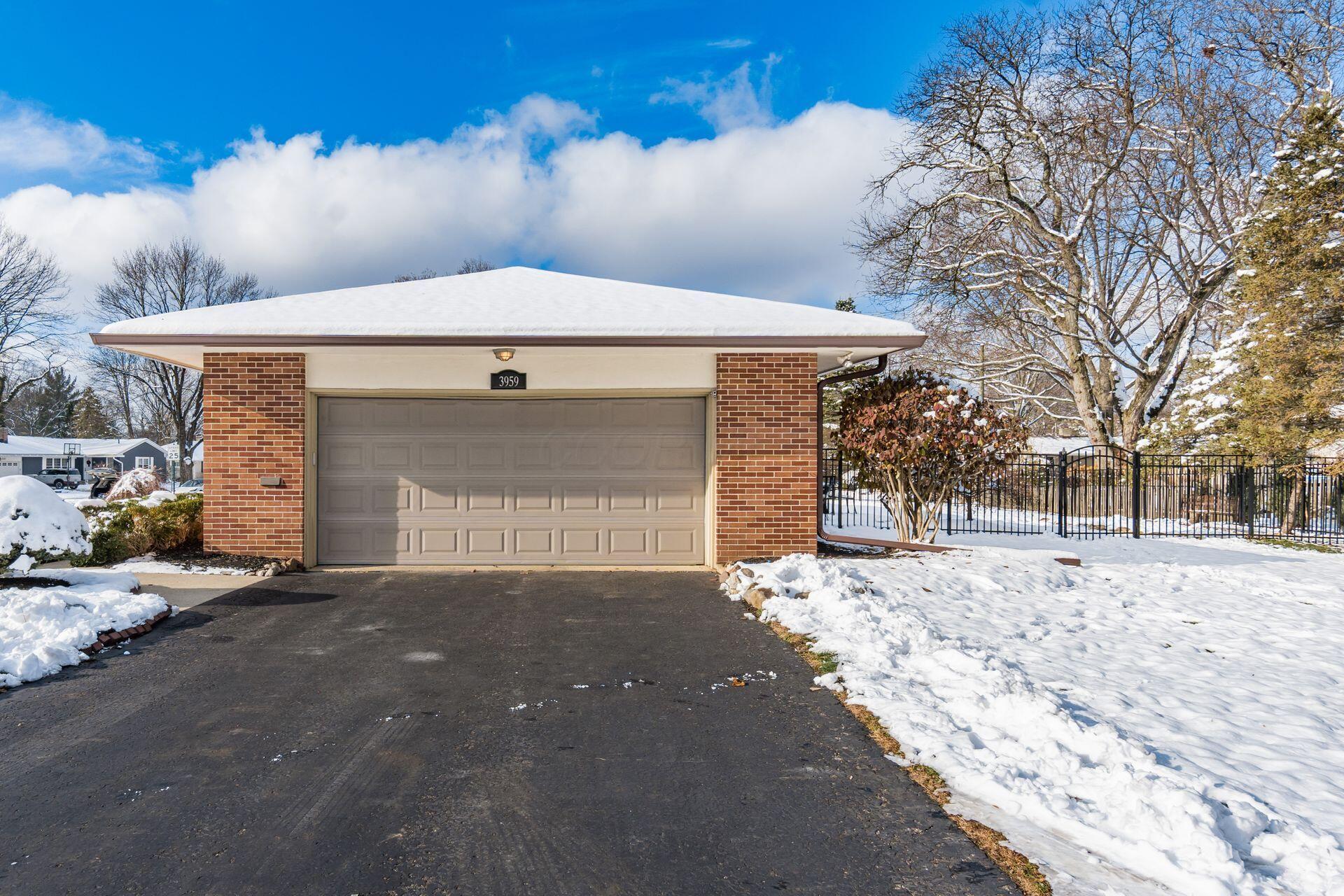 3959 Woodbridge Road Columbus, OH 43220 - Photo 40 of 45 Side-load Attached Garage