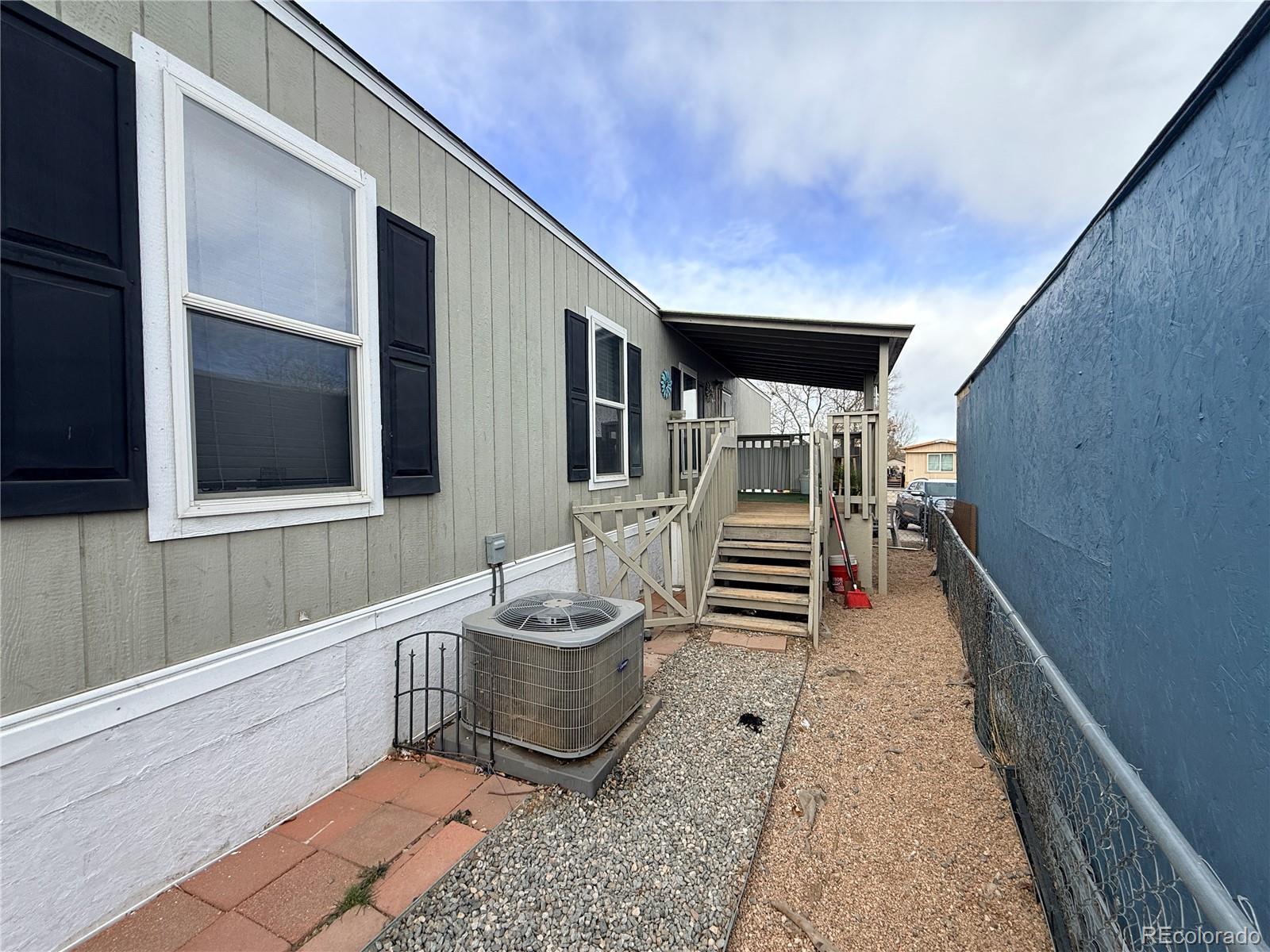10201 Riverdale Road Thornton, CO 80229 - Photo 6 of 36