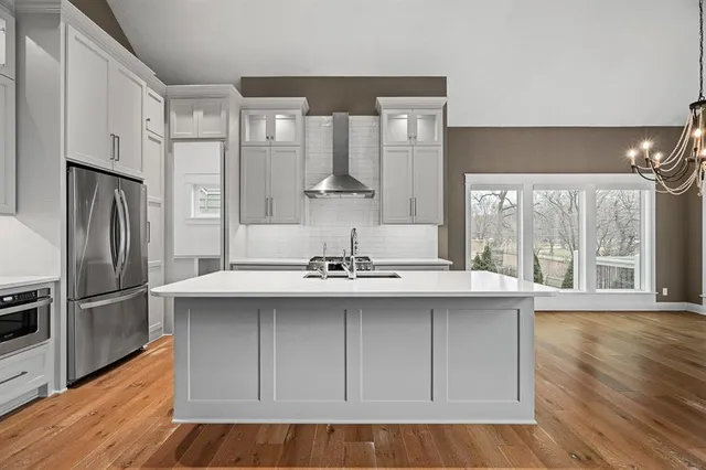 $6,000 | 7438 Village Drive, Prairie Village, KS 66208