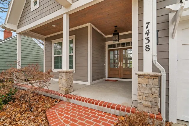 $6,000 | 7438 Village Drive, Prairie Village, KS 66208