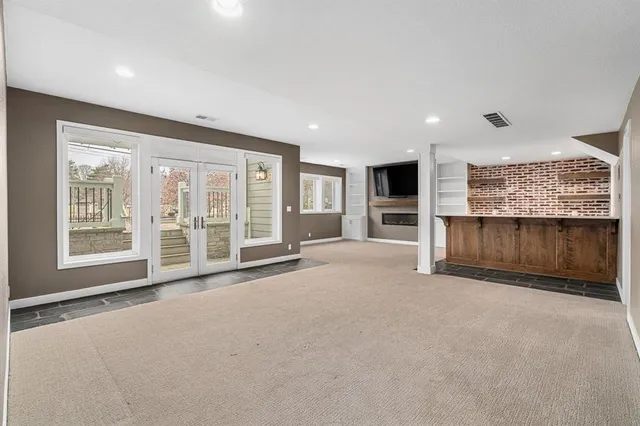 $6,000 | 7438 Village Drive, Prairie Village, KS 66208