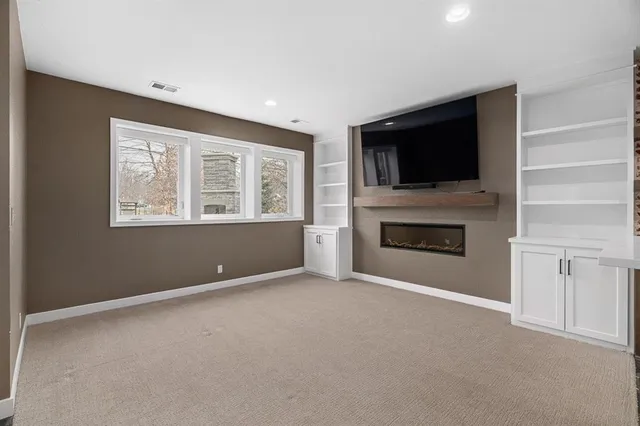 $6,000 | 7438 Village Drive, Prairie Village, KS 66208