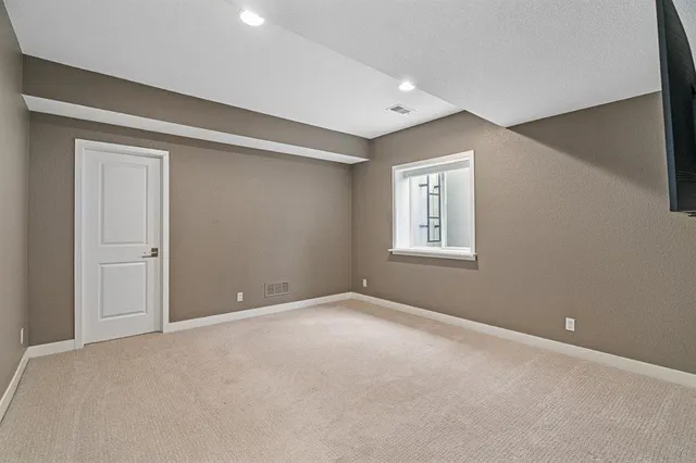 $6,000 | 7438 Village Drive, Prairie Village, KS 66208