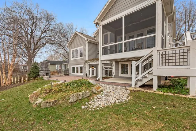 $6,000 | 7438 Village Drive, Prairie Village, KS 66208