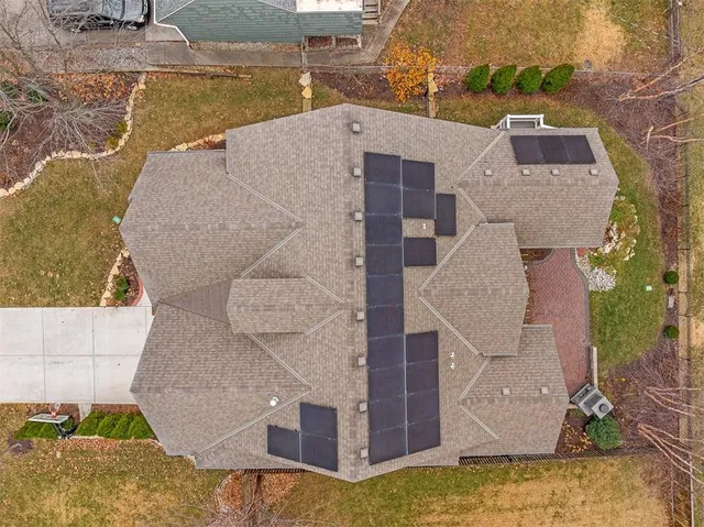 $6,000 | 7438 Village Drive, Prairie Village, KS 66208