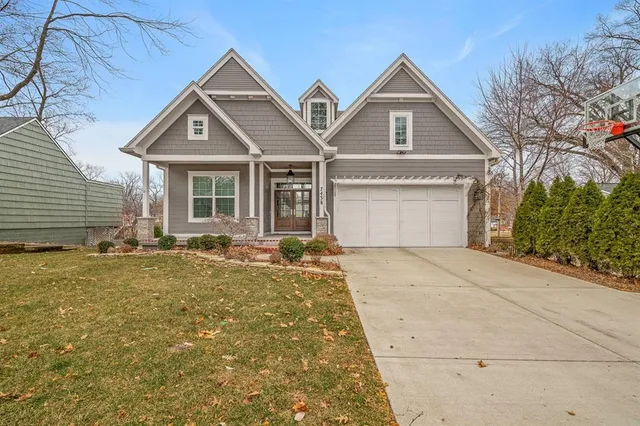 $6,000 | 7438 Village Drive, Prairie Village, KS 66208