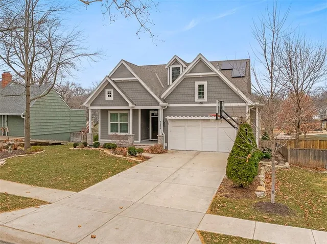 $6,000 | 7438 Village Drive, Prairie Village, KS 66208