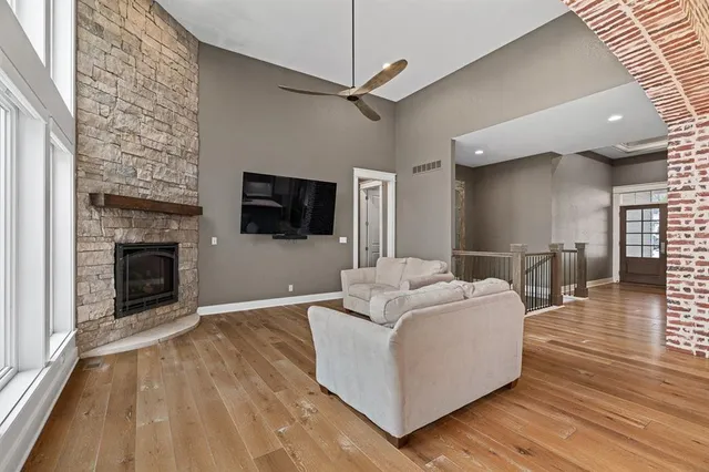 $6,000 | 7438 Village Drive, Prairie Village, KS 66208