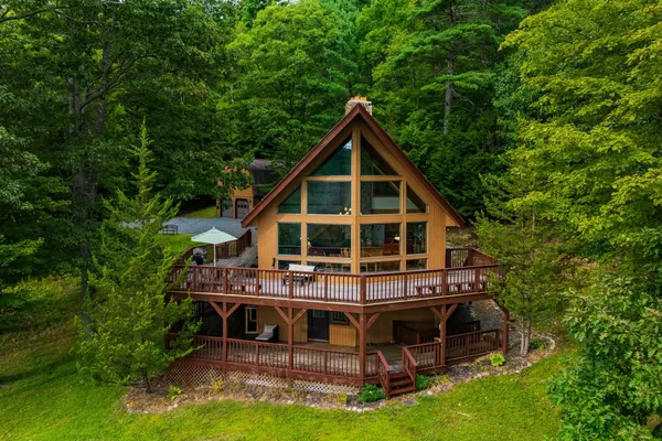 $895,000 | 132 Loveland Hill Road, Hartford, VT 05001