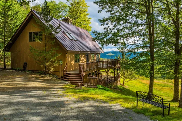 $895,000 | 132 Loveland Hill Road, Hartford, VT 05001