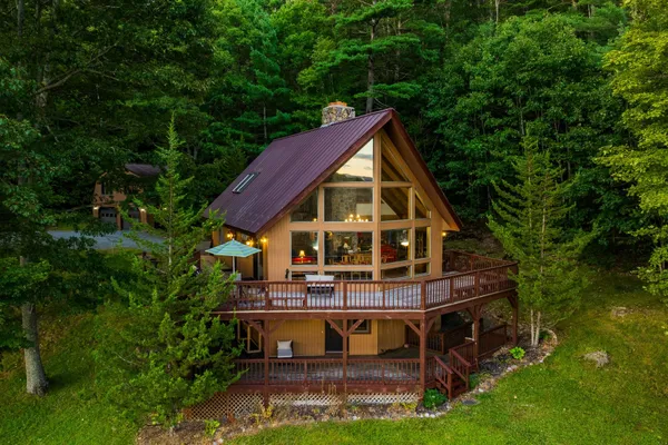 $895,000 | 132 Loveland Hill Road, Hartford, VT 05001