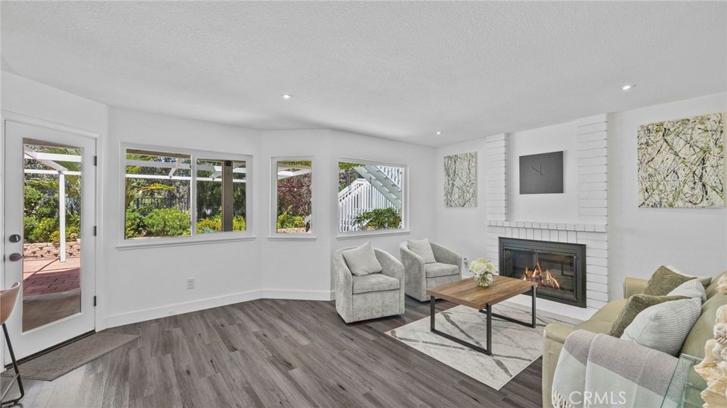 1385 Cresta Road Corona, CA 92879 - Photo 3 of 25