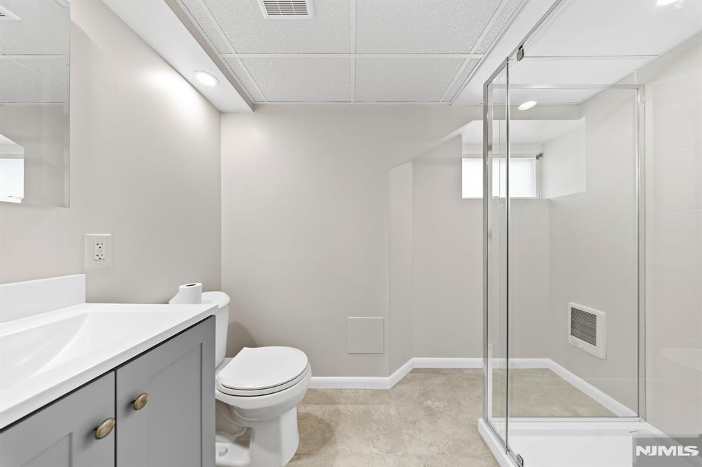 271 Travers Place Lyndhurst, NJ 07071 - Photo 32 of 50