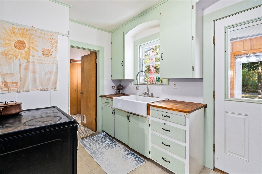 14 North Plain Road Sunderland, MA 01375 - Photo 7 of 28