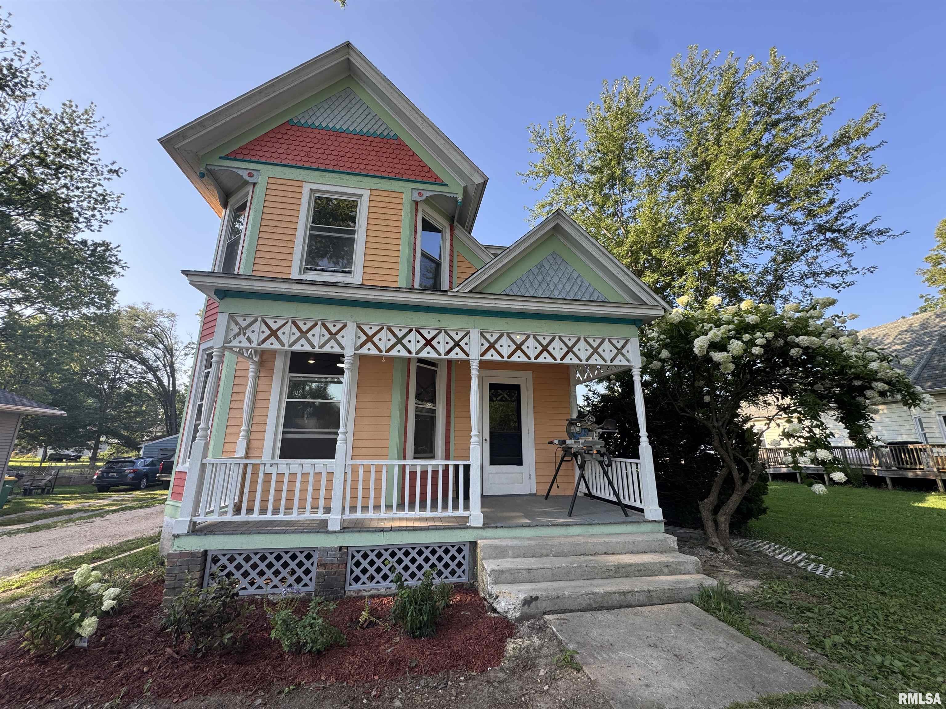 305 East Washington Street Avon, IL 61415 - Photo 1 of 39