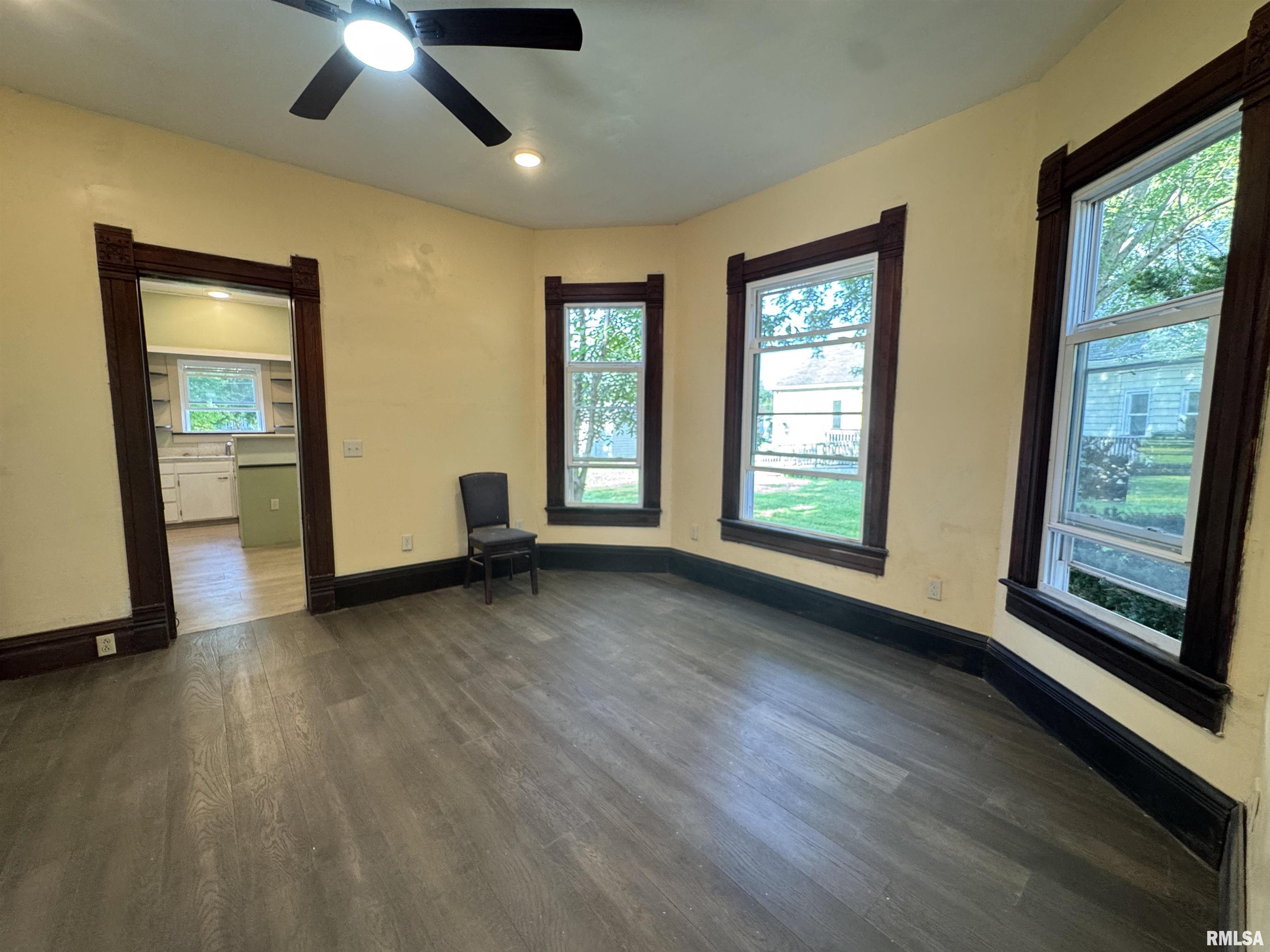 305 East Washington Street Avon, IL 61415 - Photo 11 of 39