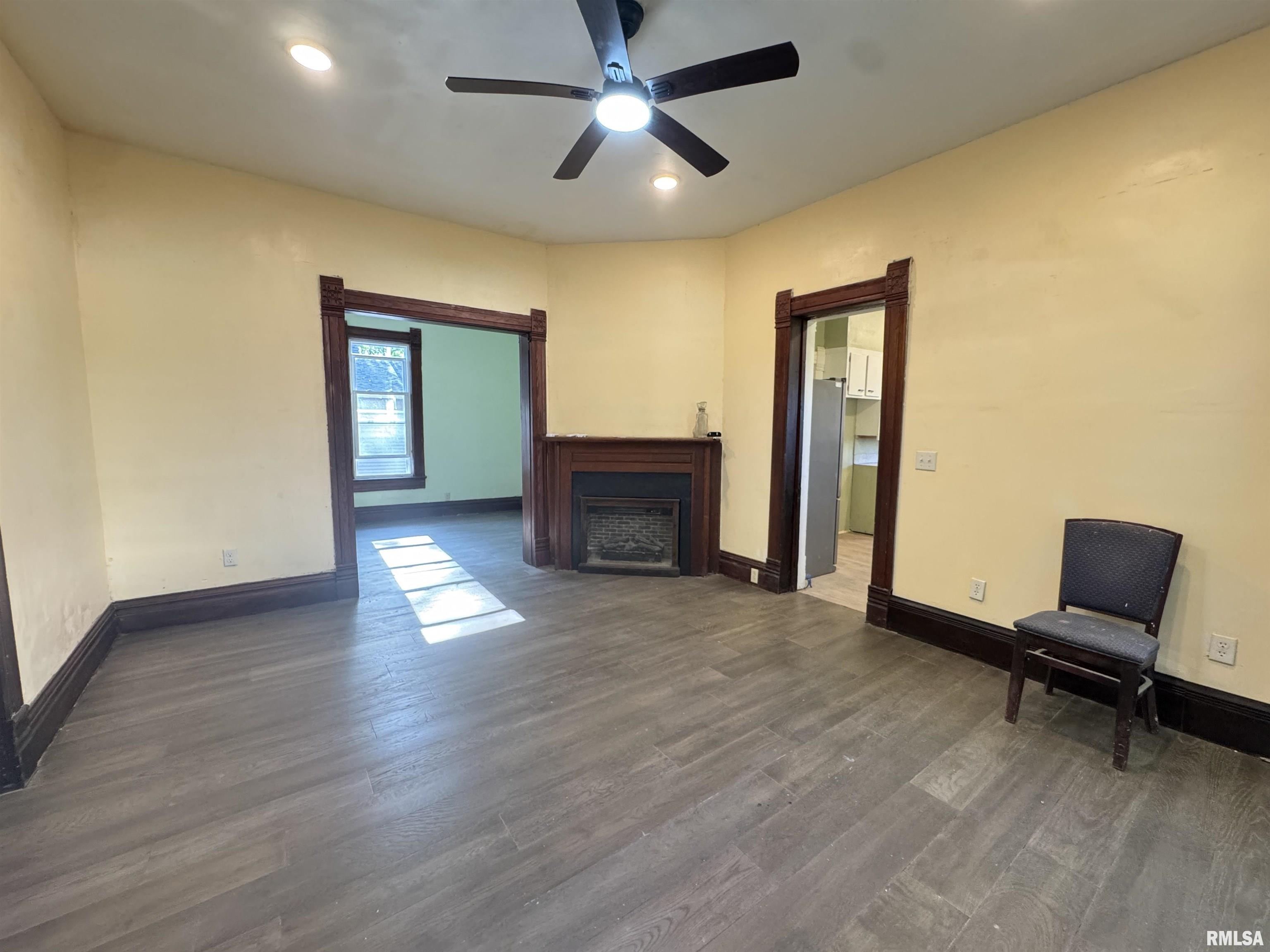 305 East Washington Street Avon, IL 61415 - Photo 12 of 39