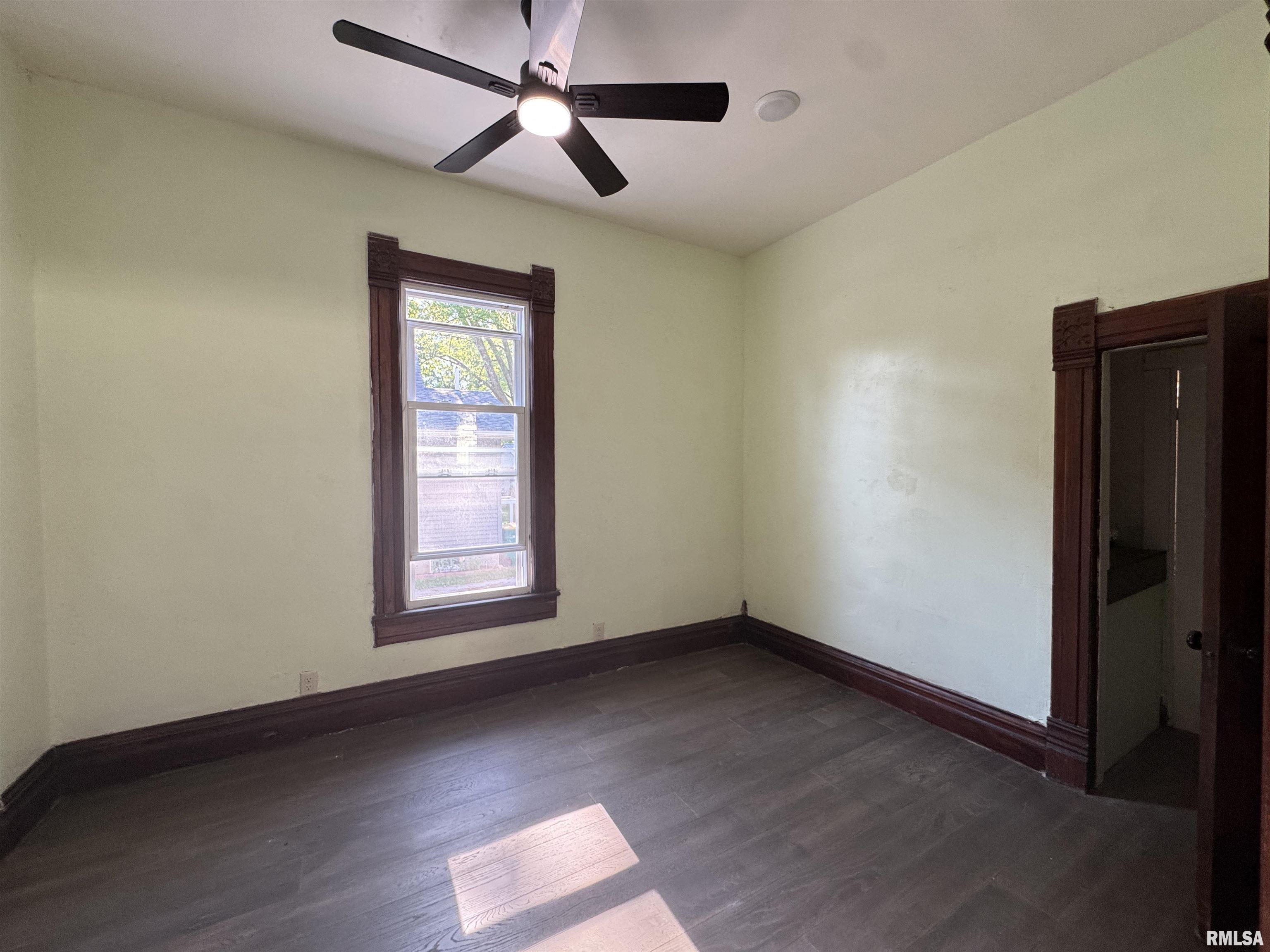 305 East Washington Street Avon, IL 61415 - Photo 15 of 39