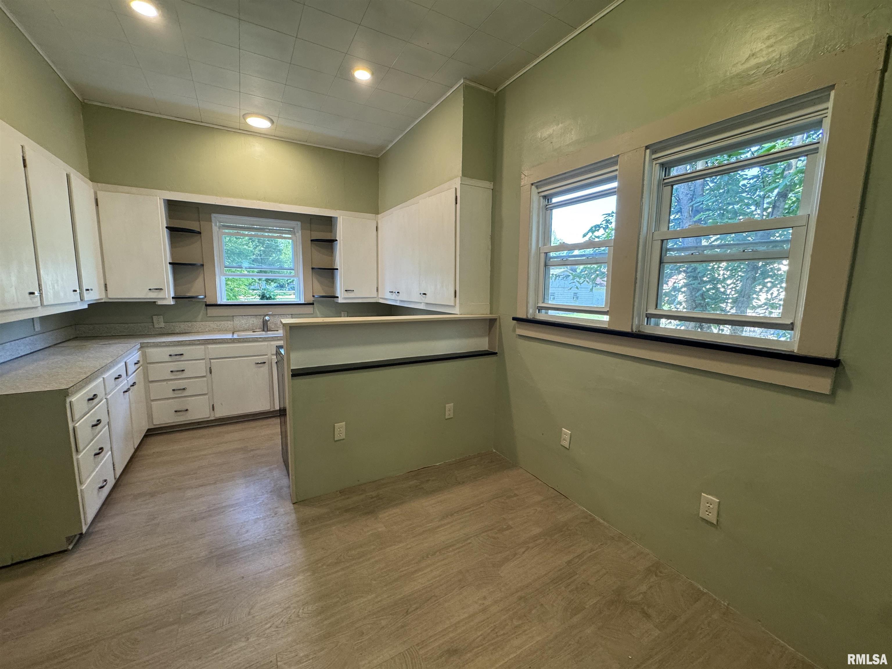 305 East Washington Street Avon, IL 61415 - Photo 18 of 39