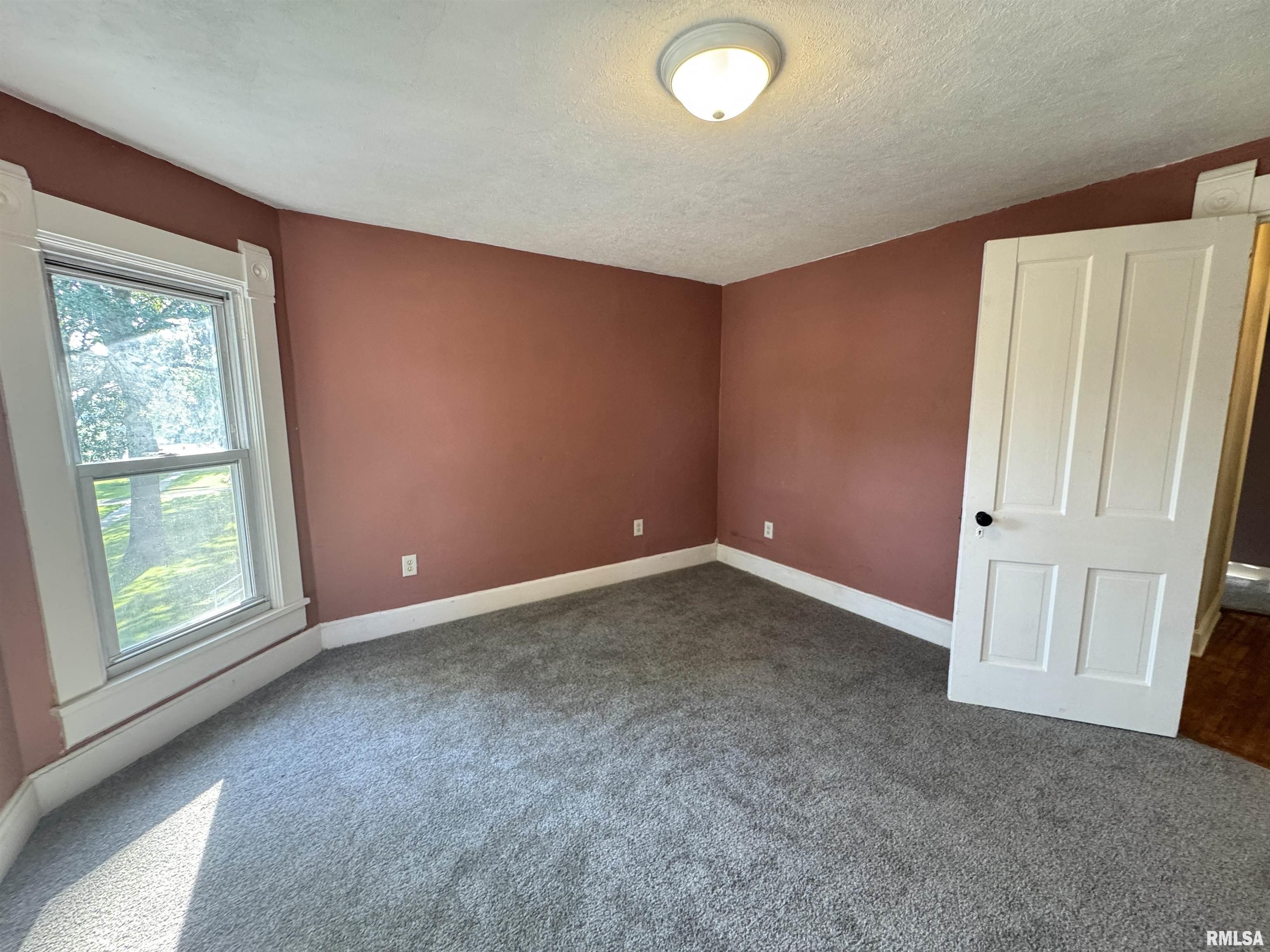 305 East Washington Street Avon, IL 61415 - Photo 32 of 39