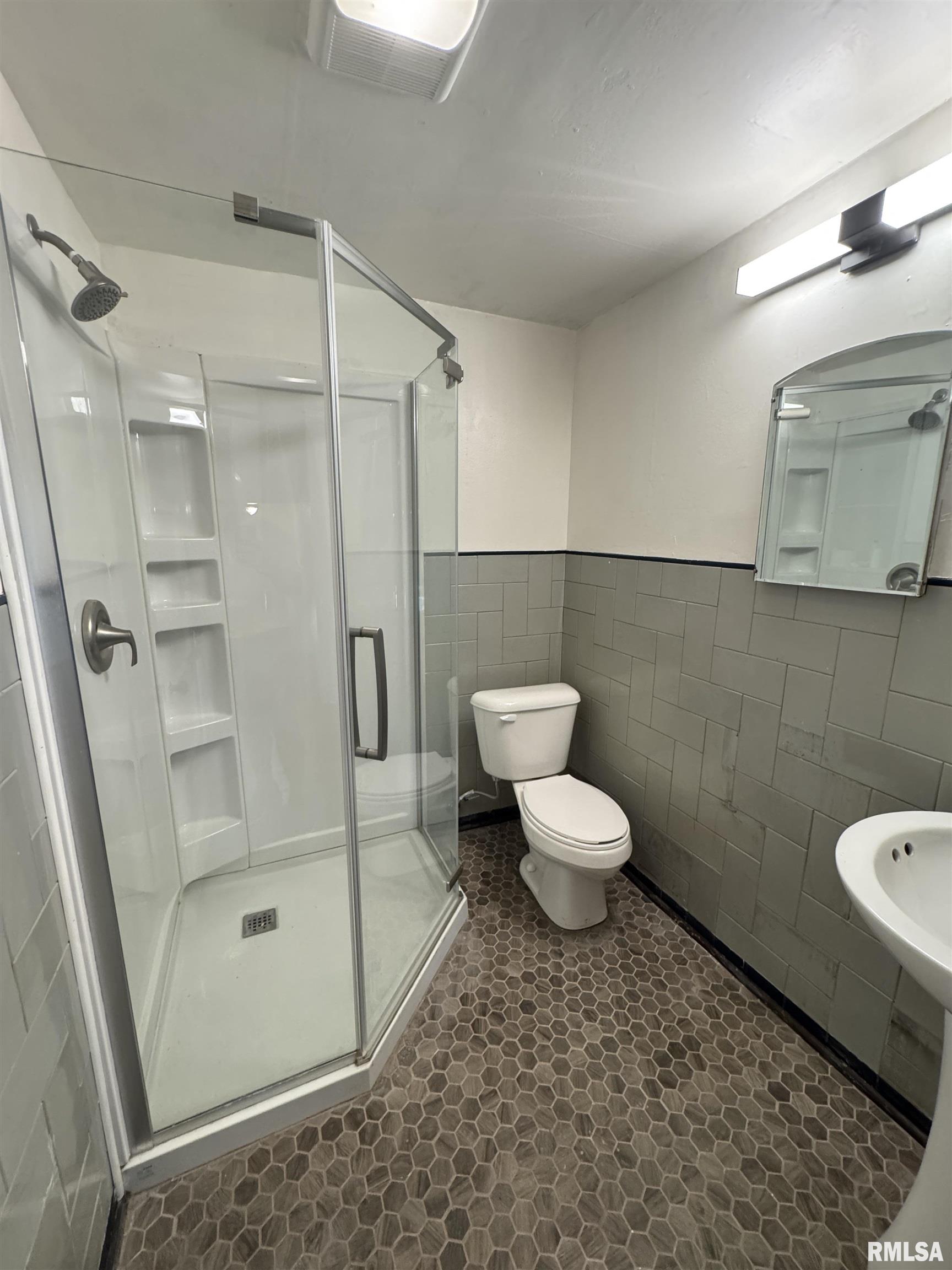 305 East Washington Street Avon, IL 61415 - Photo 37 of 39