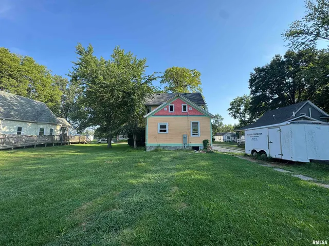 $83,000 | 305 East Washington Street, Avon, IL 61415