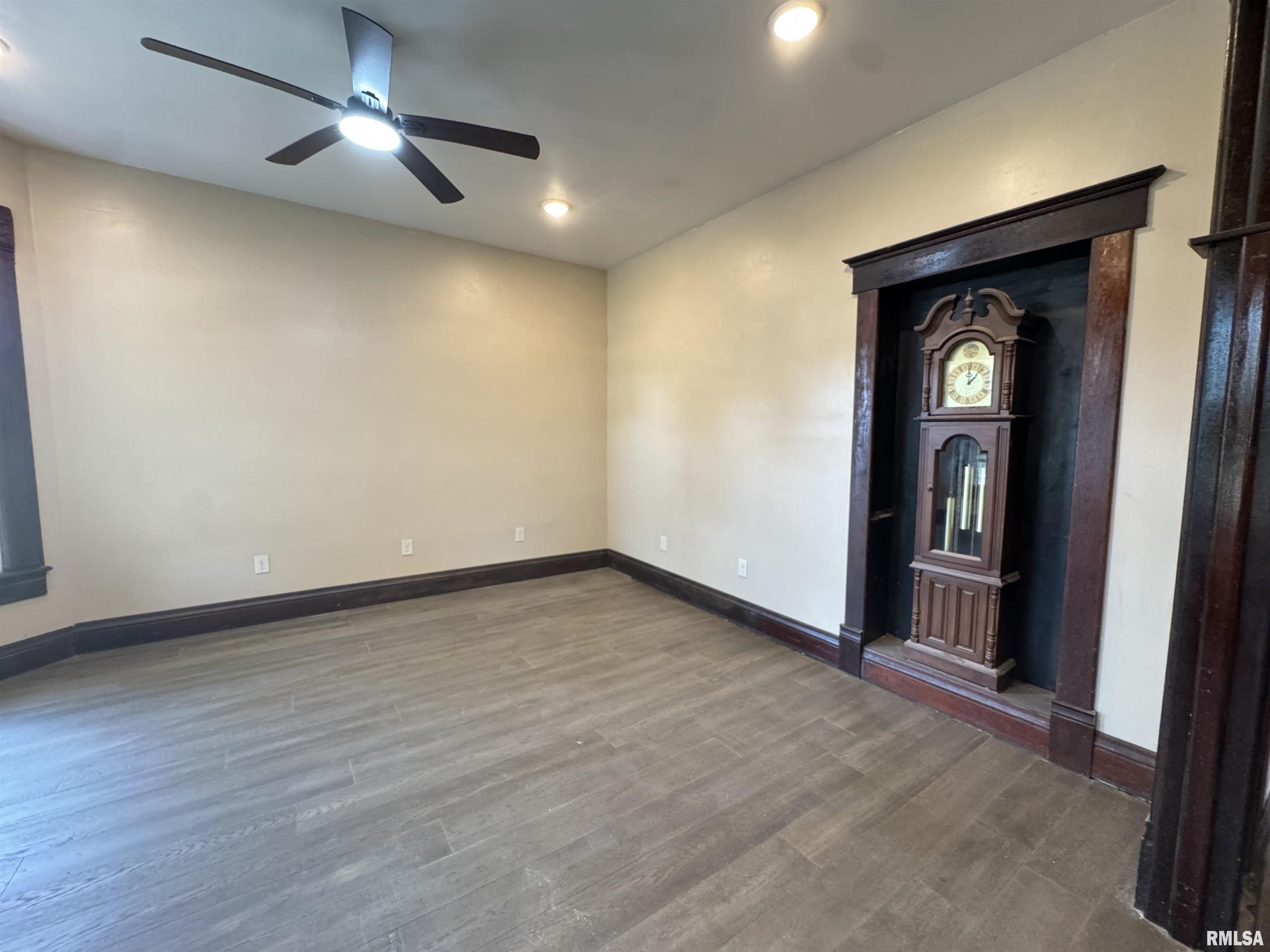 305 East Washington Street Avon, IL 61415 - Photo 7 of 39