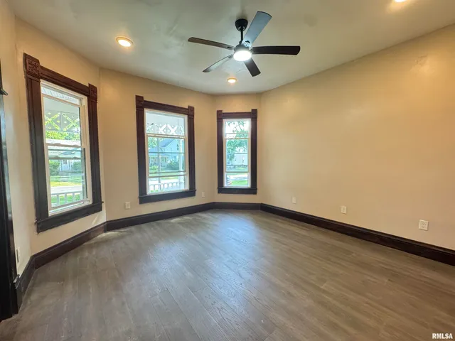 $83,000 | 305 East Washington Street, Avon, IL 61415