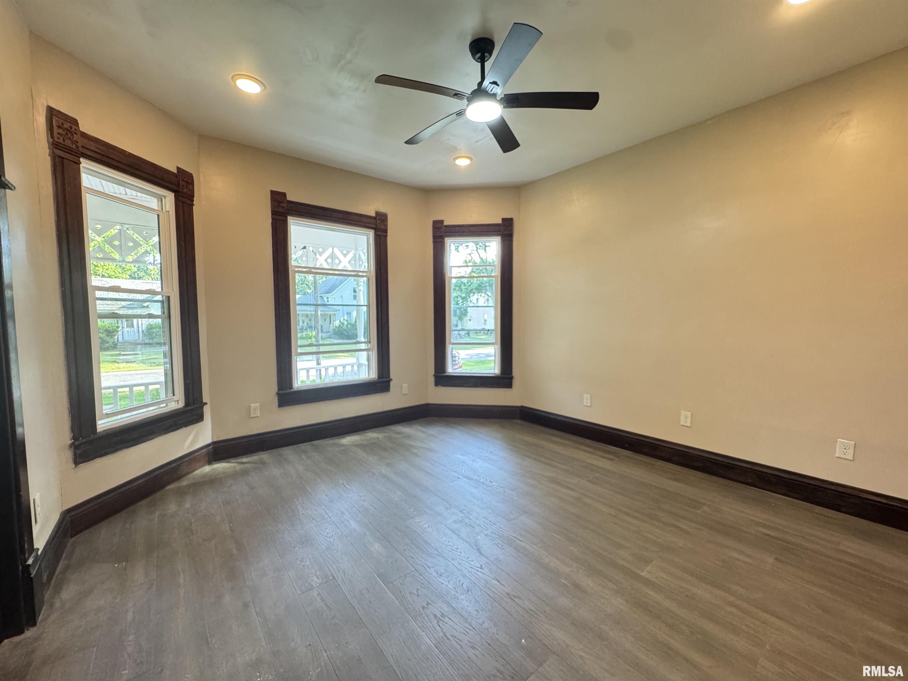 305 East Washington Street Avon, IL 61415 - Photo 8 of 39