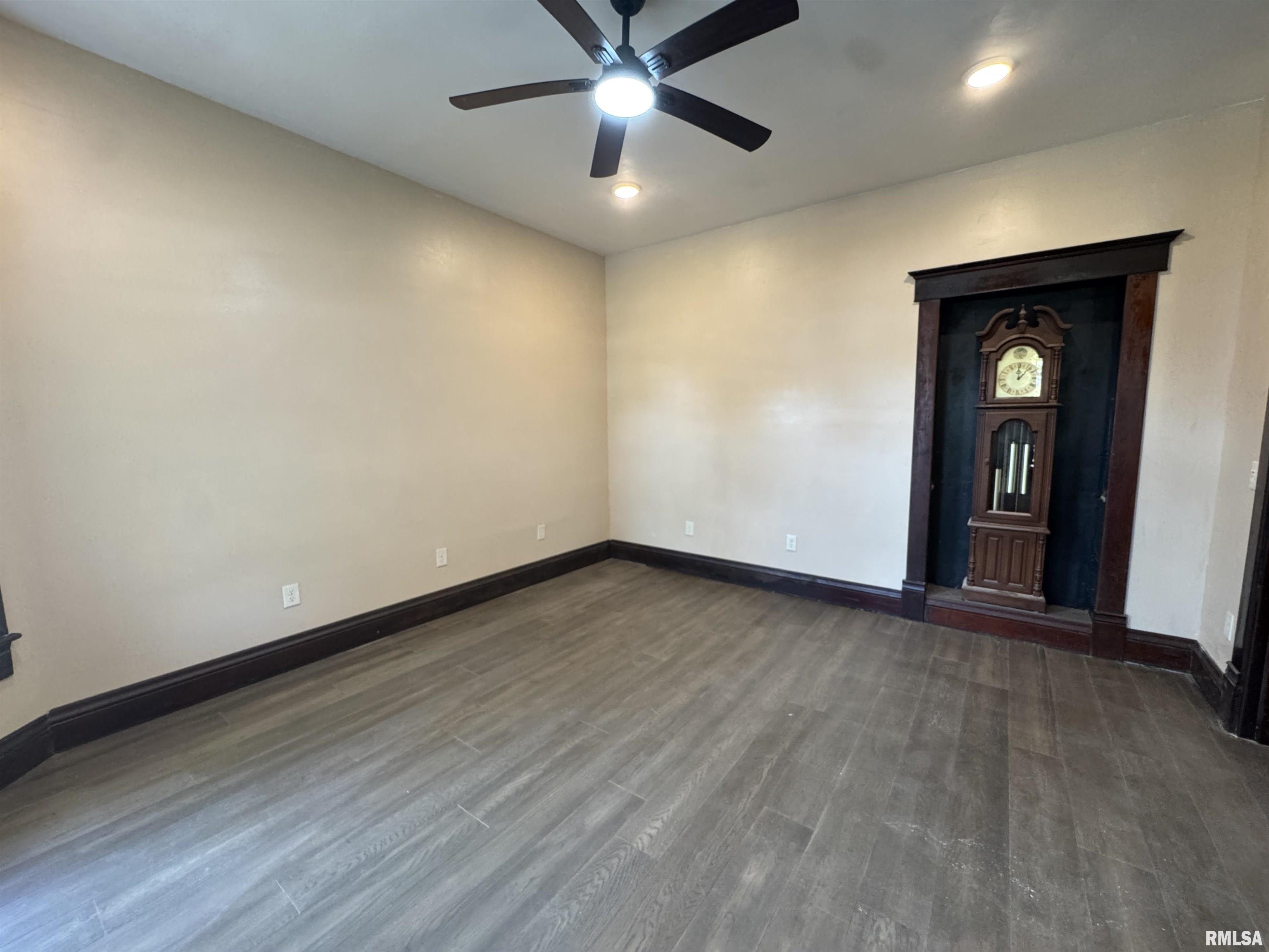 305 East Washington Street Avon, IL 61415 - Photo 9 of 39