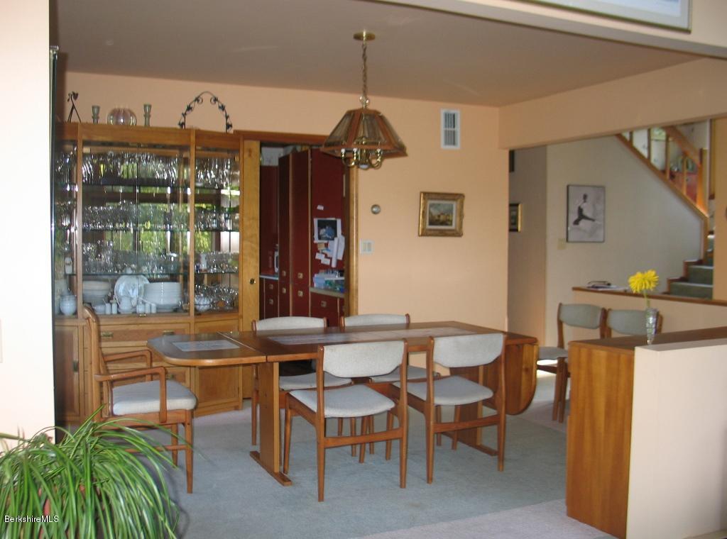 511 Stratton Road Williamstown, MA 01267 - Photo 10 of 44 Dining room